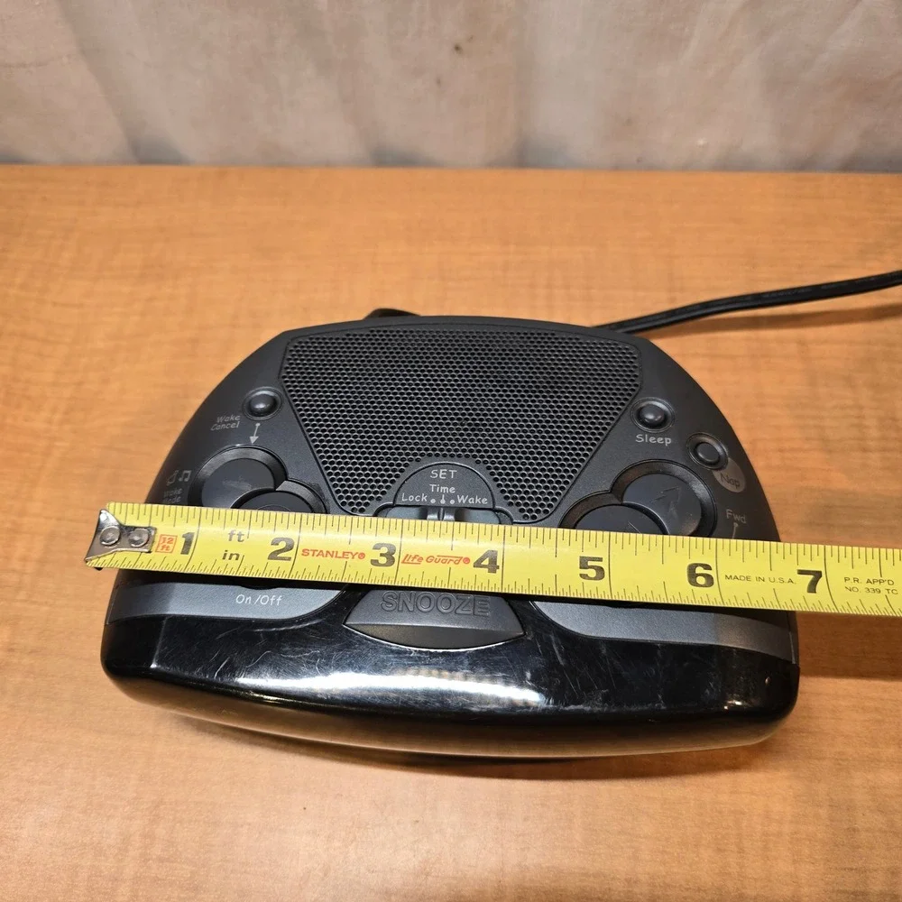 General Electric #7-4837C GE AM/FM Digital Alarm Clock Radio Green Light Display